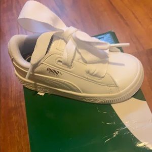 Toddler Girl white Puma Sneakers
